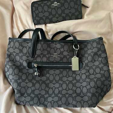 Authentic Med/Large Coach Tote Purse & Wallet