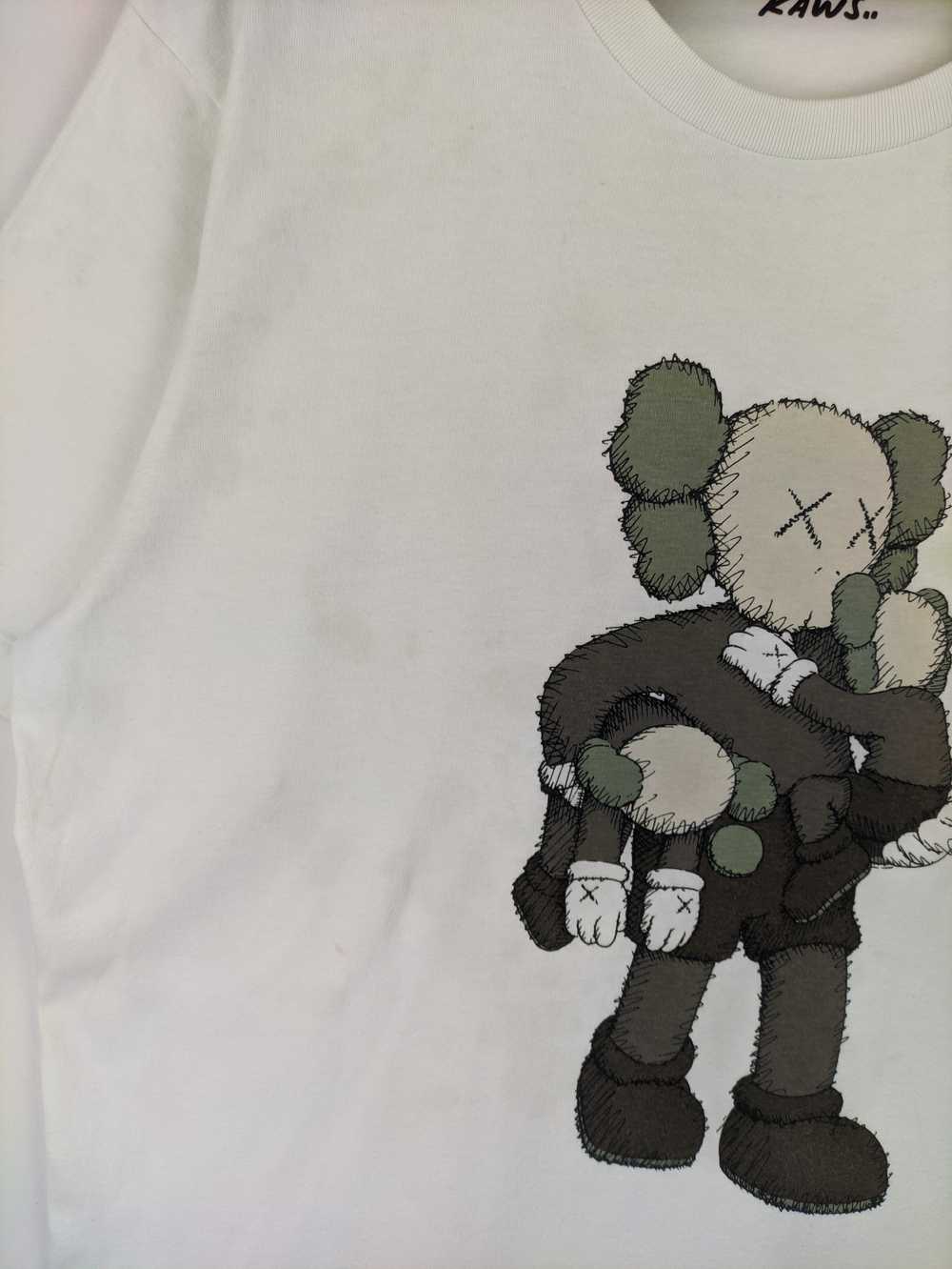 Uniqlo - Steals🔥Kaws X Uniqlo T Shirt - image 3