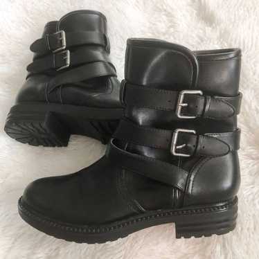 Report Black Natalia Strap Buckle Boots