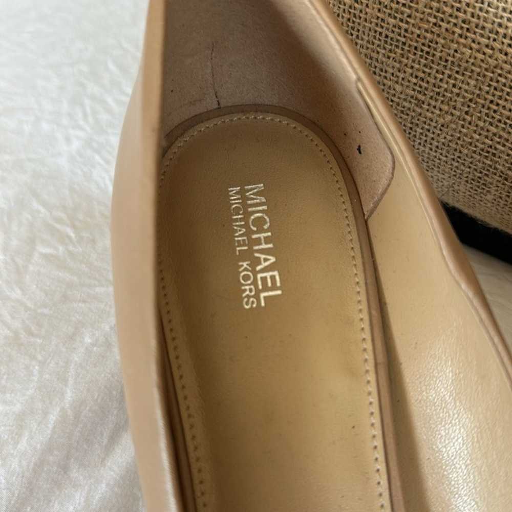 michaels kors 9.5 like new heels color beige - image 2