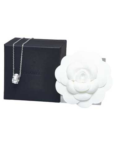 Chanel 18K White Gold Elegant Necklace