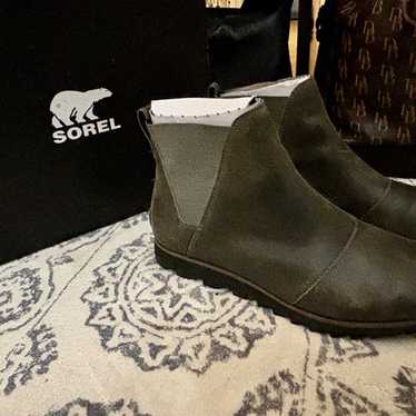 Sorel Harlow Chelsea Boots size 9.5 - image 1