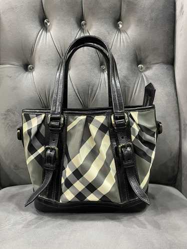 Authentic BURBERRY Black Beat Check Nylon Lowry To