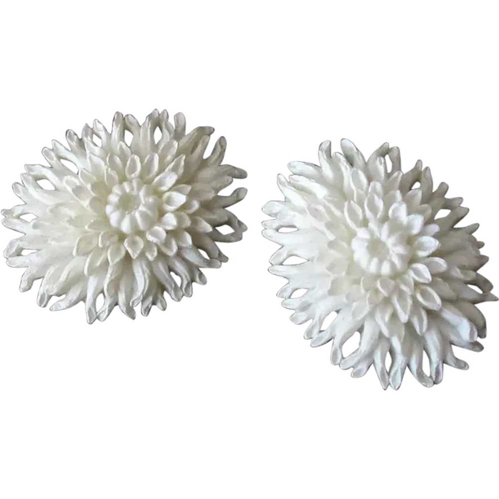 Vintage, White Chrysanthemum Flower Pierced Earri… - image 1