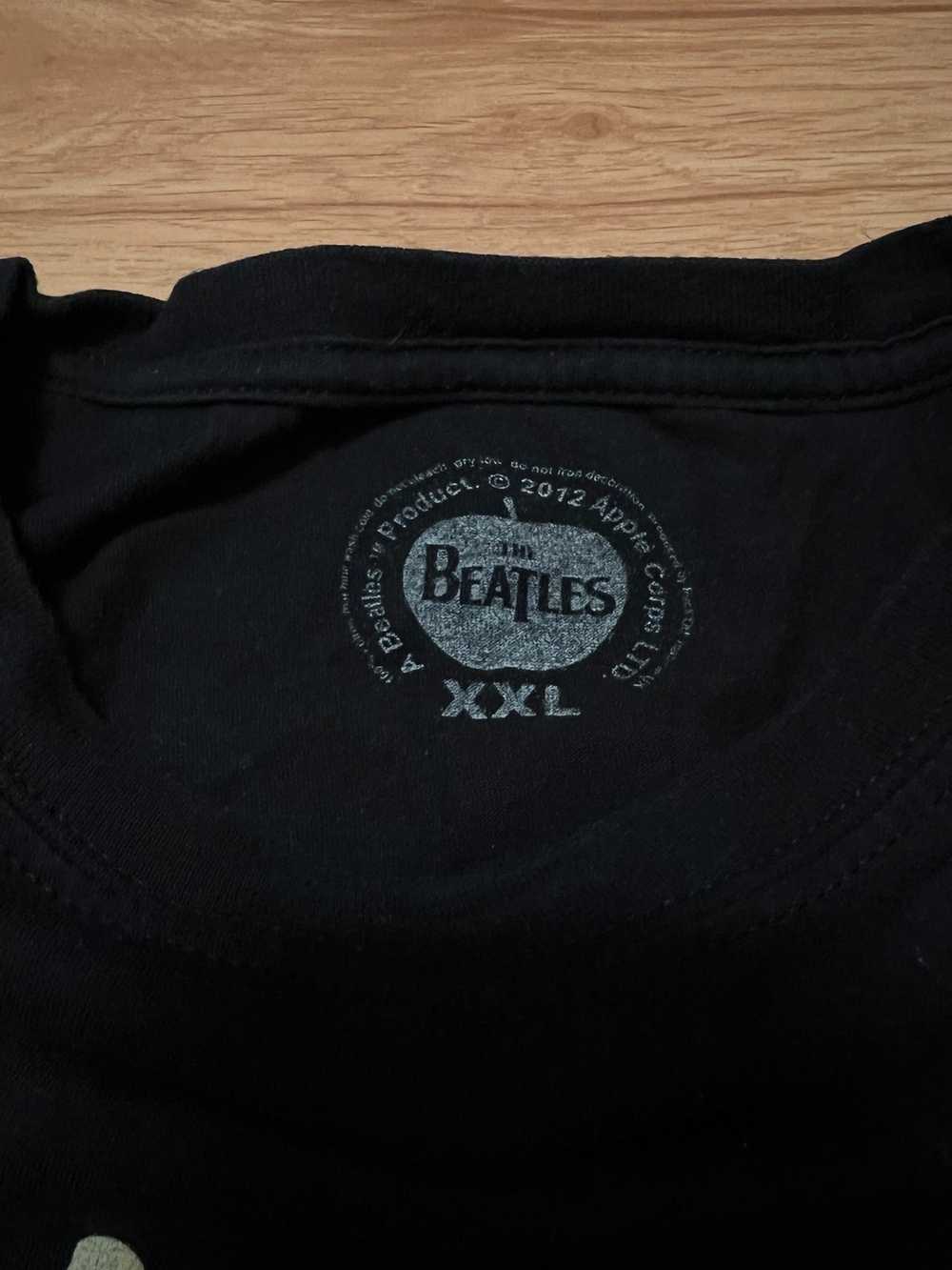 Vintage - © 2012 The Beatles Apple Tee Torn 🔥 - image 4