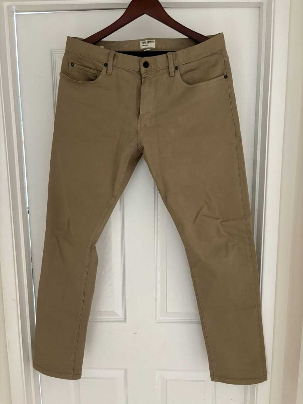 Todd Snyder SLIM FIT 5-POCKET CHINO IN CASUAL KHA… - image 1