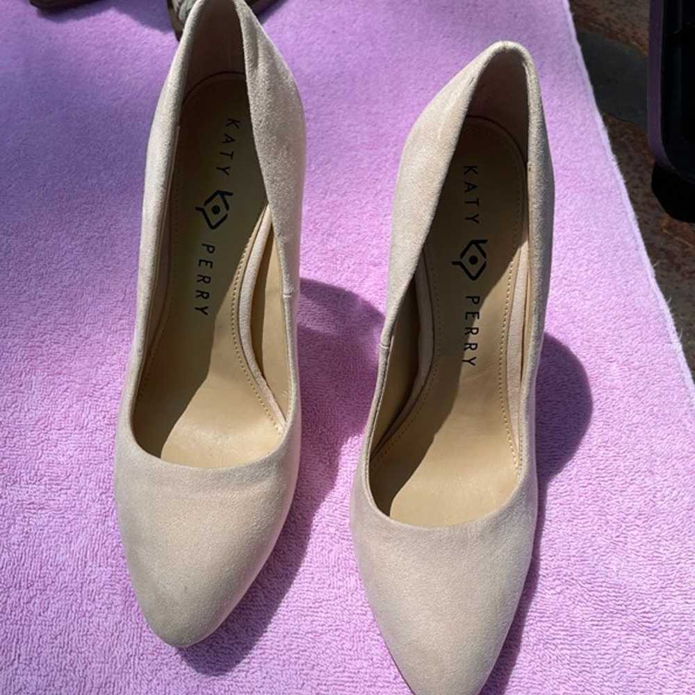 Katy Perry A.W. Lucite-Heel Pumps Heel Suede Size… - image 5