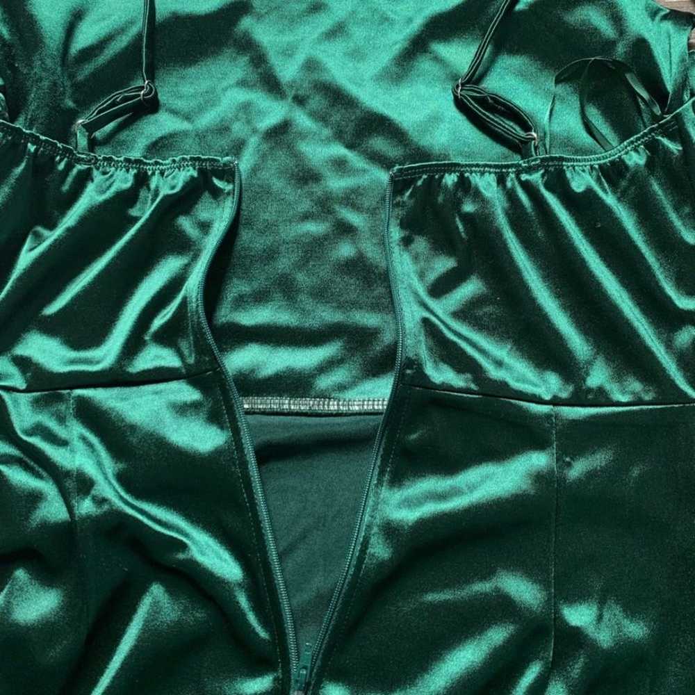 Windsor Emerald Green Cowl Neck Satin Formal Dres… - image 7