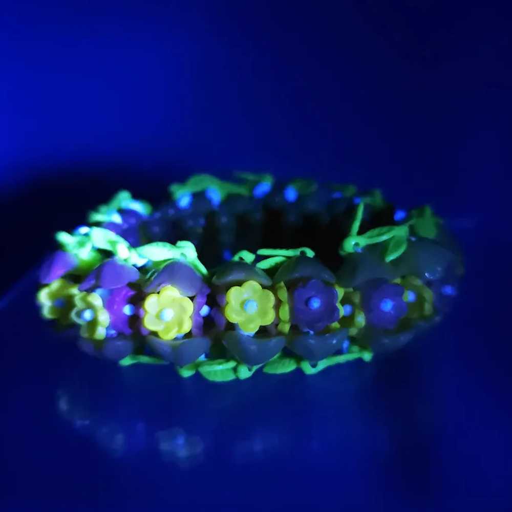 UV GLOW Bracelet ~ Plastic Flowers ~ Orange & Yel… - image 4