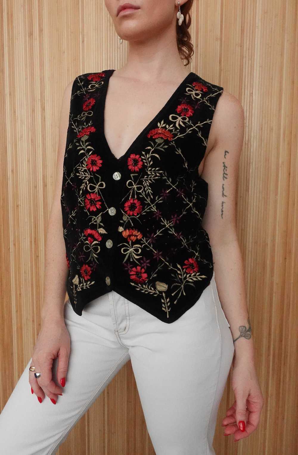 Vintage Black Floral Vest - image 2