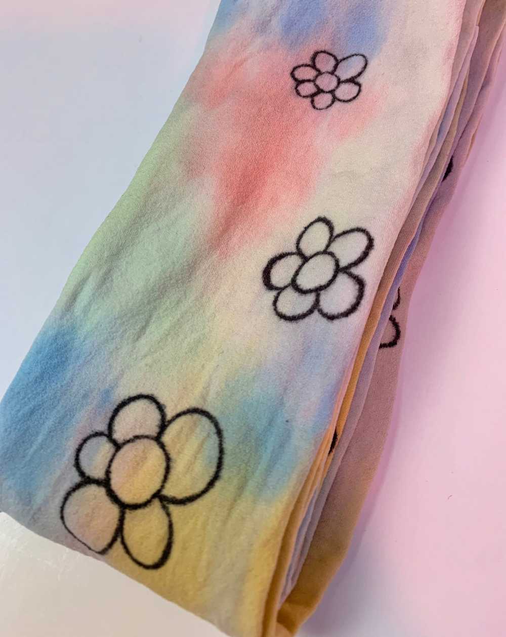 Recycled daisy rainbow dyed tights - image 6