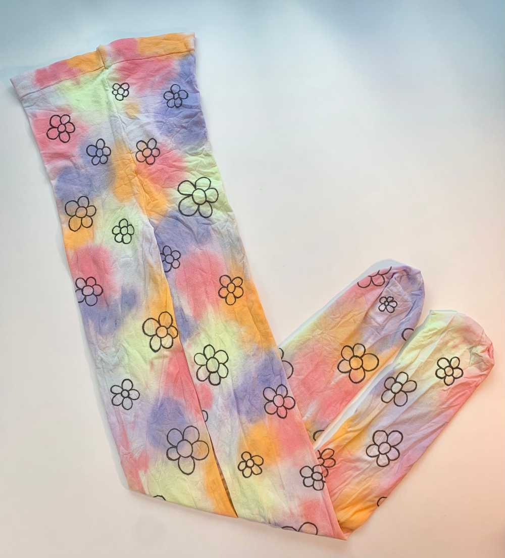 Recycled daisy rainbow dyed tights - image 7