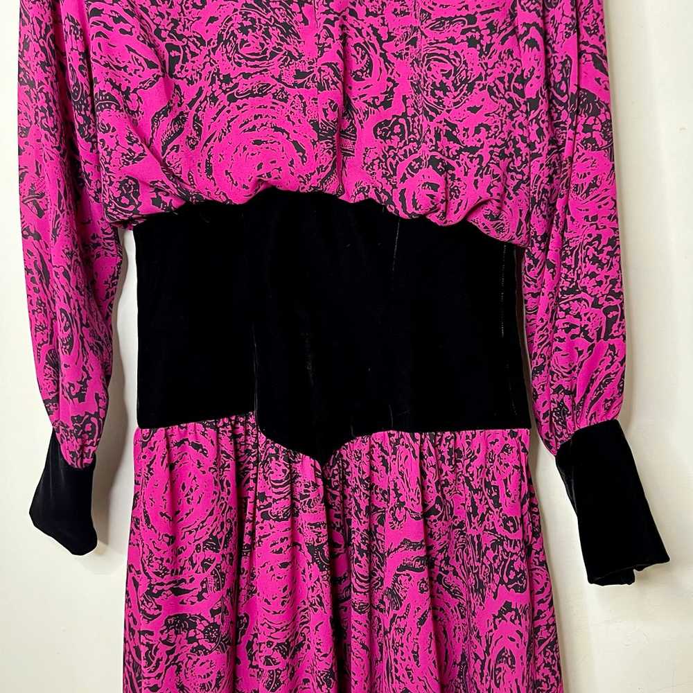 Vintage 80s Magenta and Black Velvet Abstract Ros… - image 3