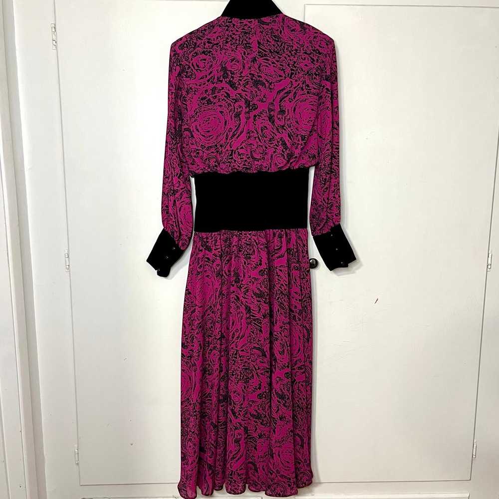 Vintage 80s Magenta and Black Velvet Abstract Ros… - image 7