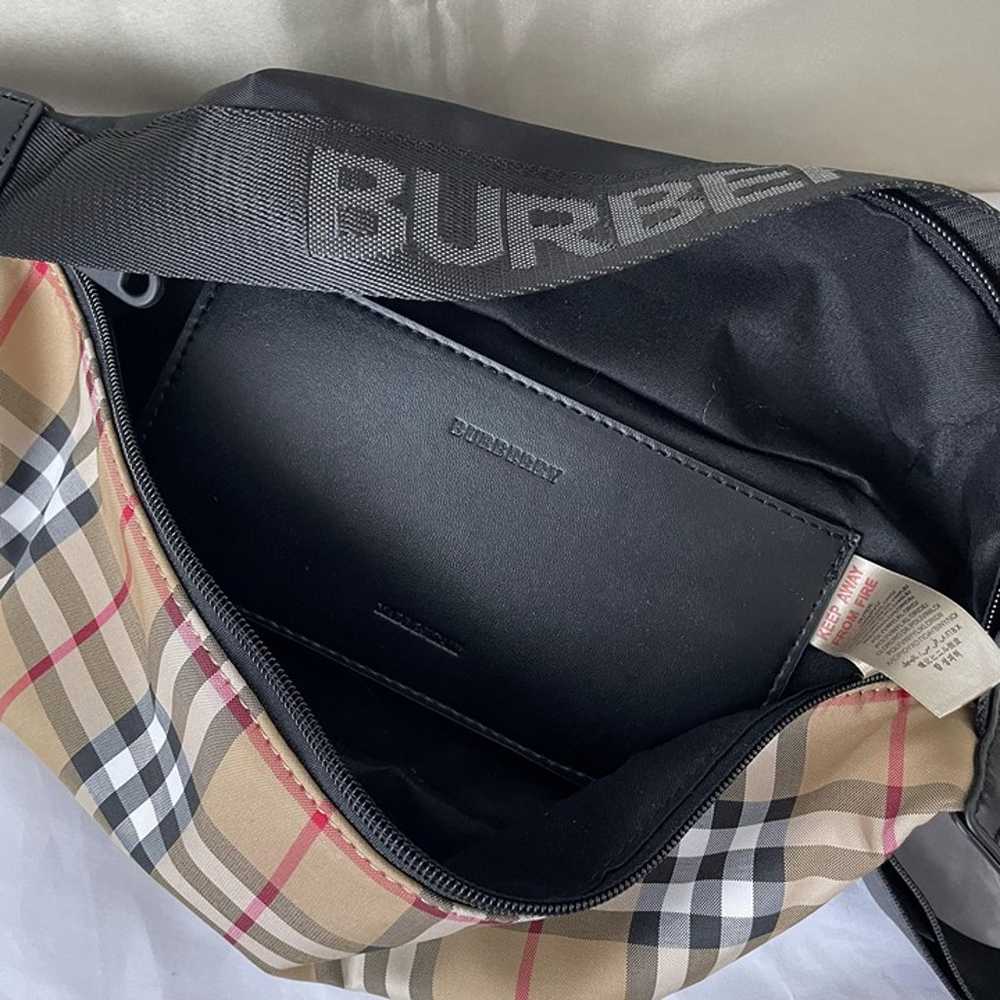Burberry Fanny pack - image 4