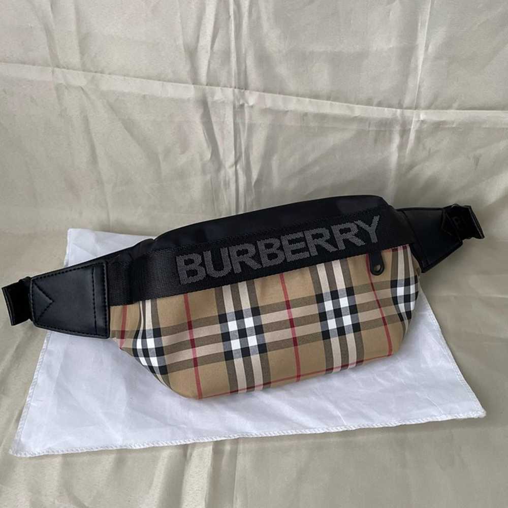 Burberry Fanny pack - image 5