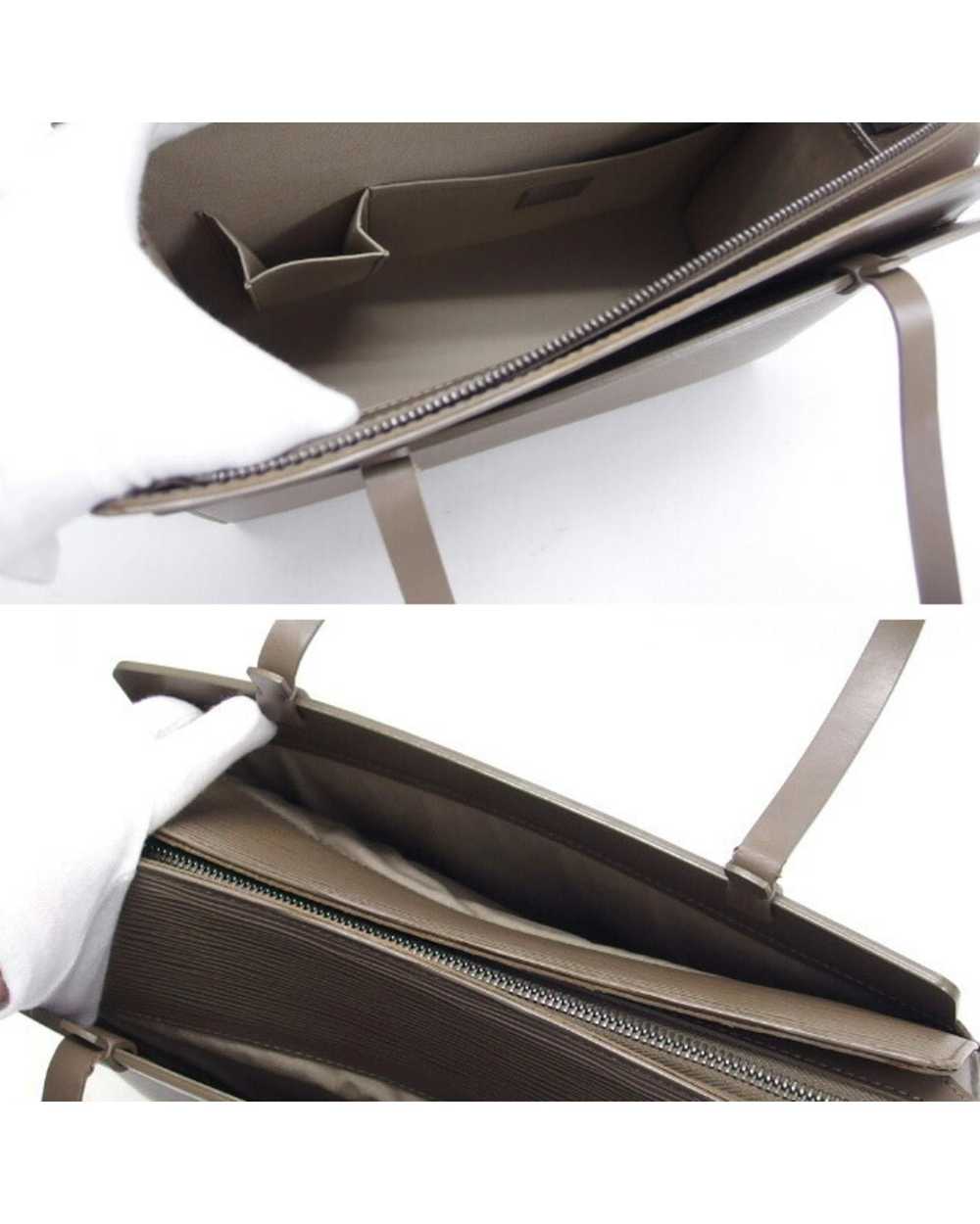 Louis Vuitton Subtle and Versatile Leather Bag fo… - image 4