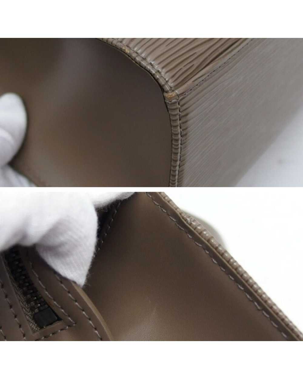 Louis Vuitton Subtle and Versatile Leather Bag fo… - image 6