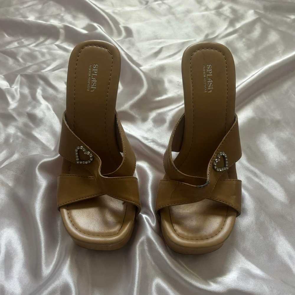 Splash y2k tan bedazzled heart chunky sandals - image 2