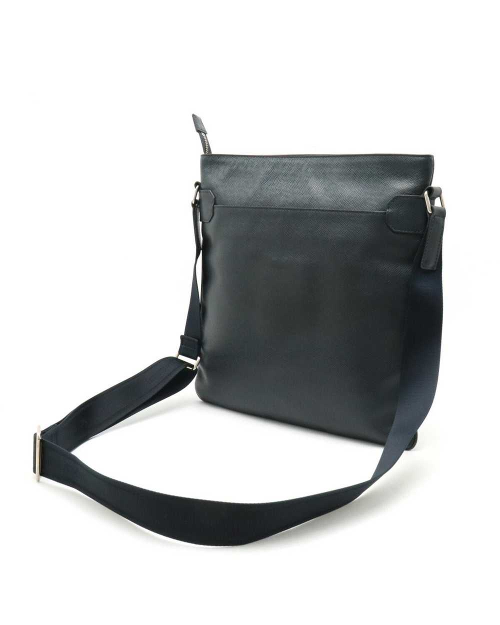 Louis Vuitton Elegant Leather Shoulder Bag - image 2