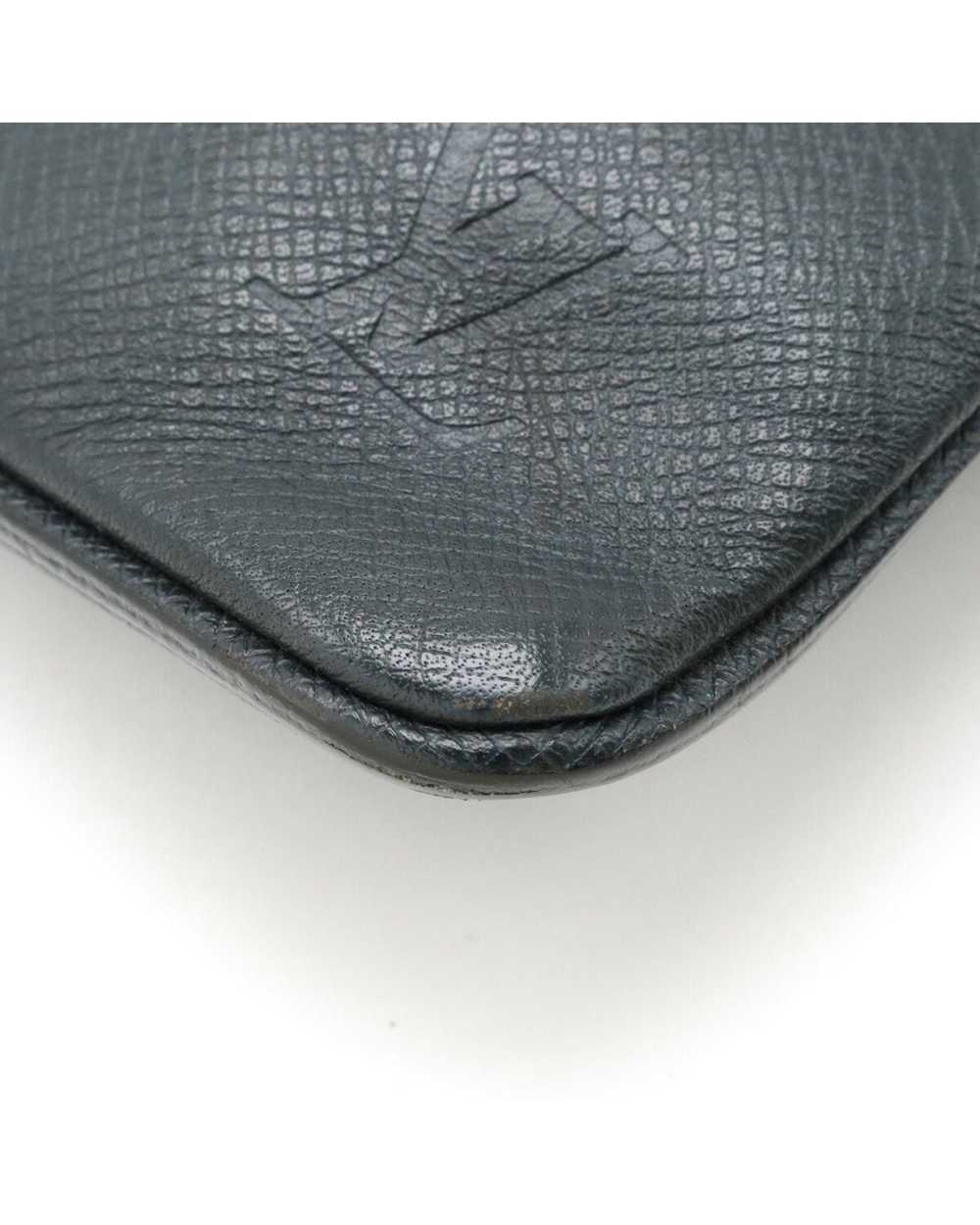 Louis Vuitton Elegant Leather Shoulder Bag - image 3