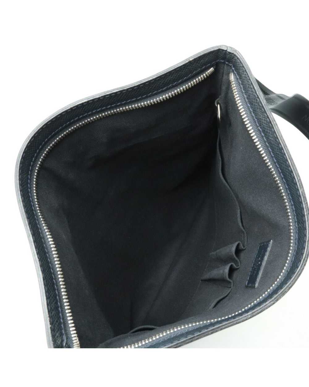 Louis Vuitton Elegant Leather Shoulder Bag - image 5