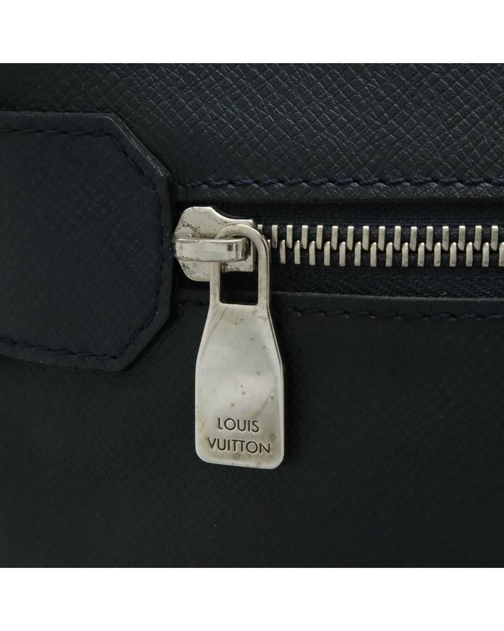 Louis Vuitton Elegant Leather Shoulder Bag - image 8