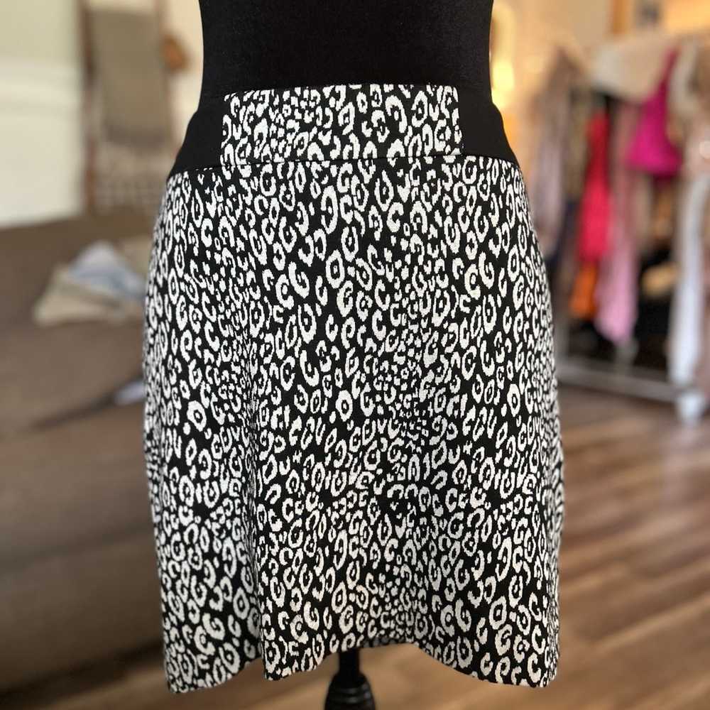 Trina Turk black and white leopard print skirt si… - image 1