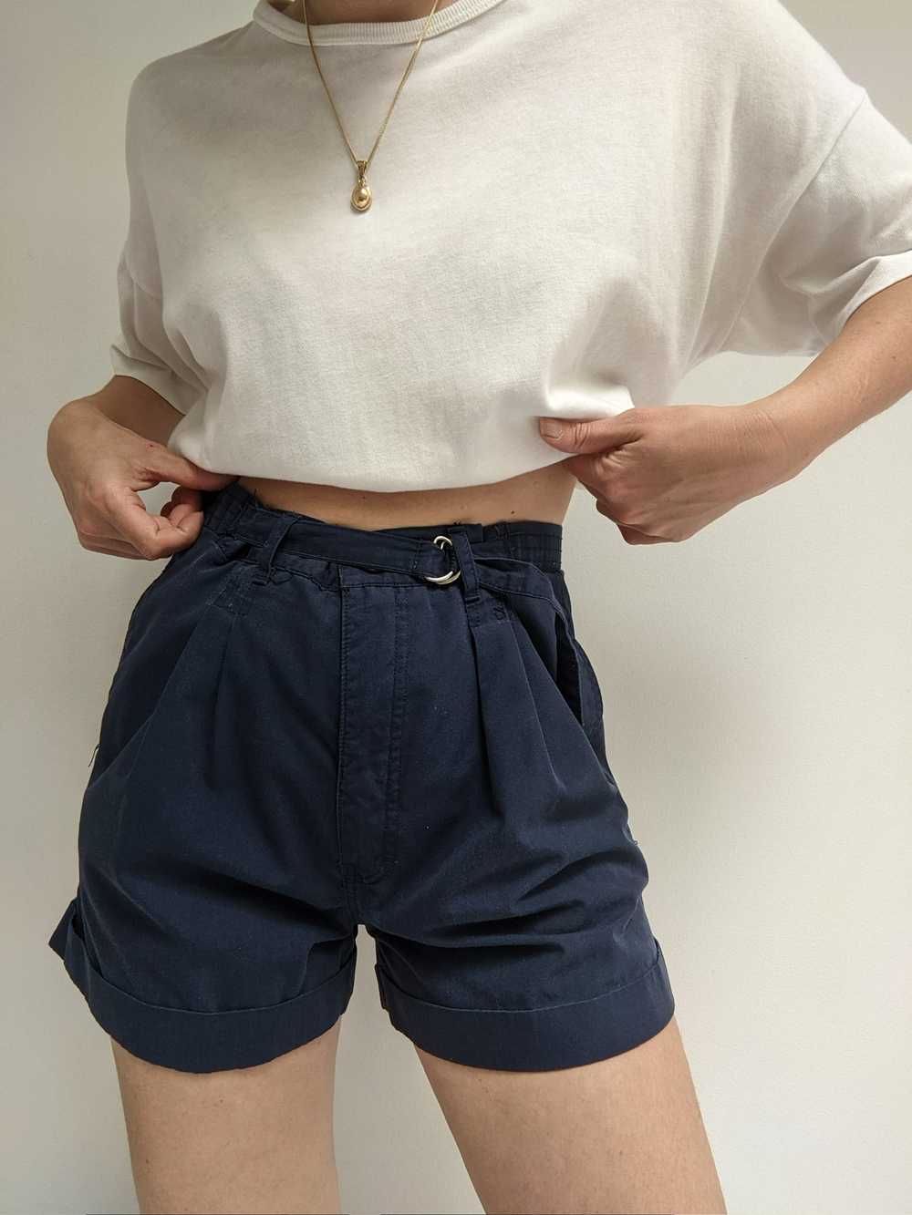 Vintage Faded Navy Pleated Shorts - image 3