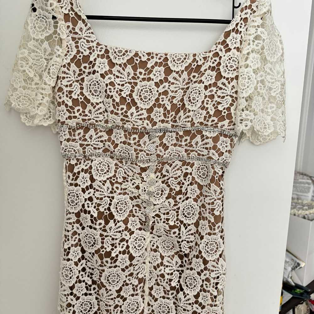Long white lace dress - image 3