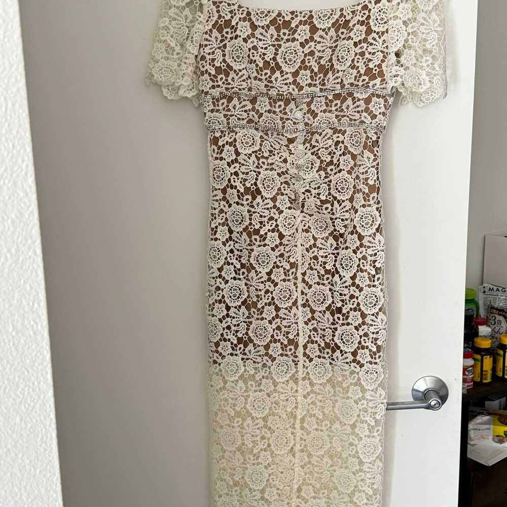 Long white lace dress - image 6