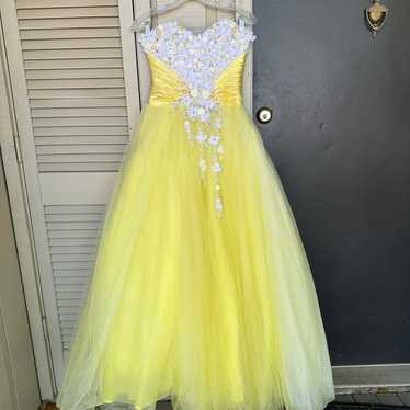 Mac Duggal Prom Dress / Gown Size 6