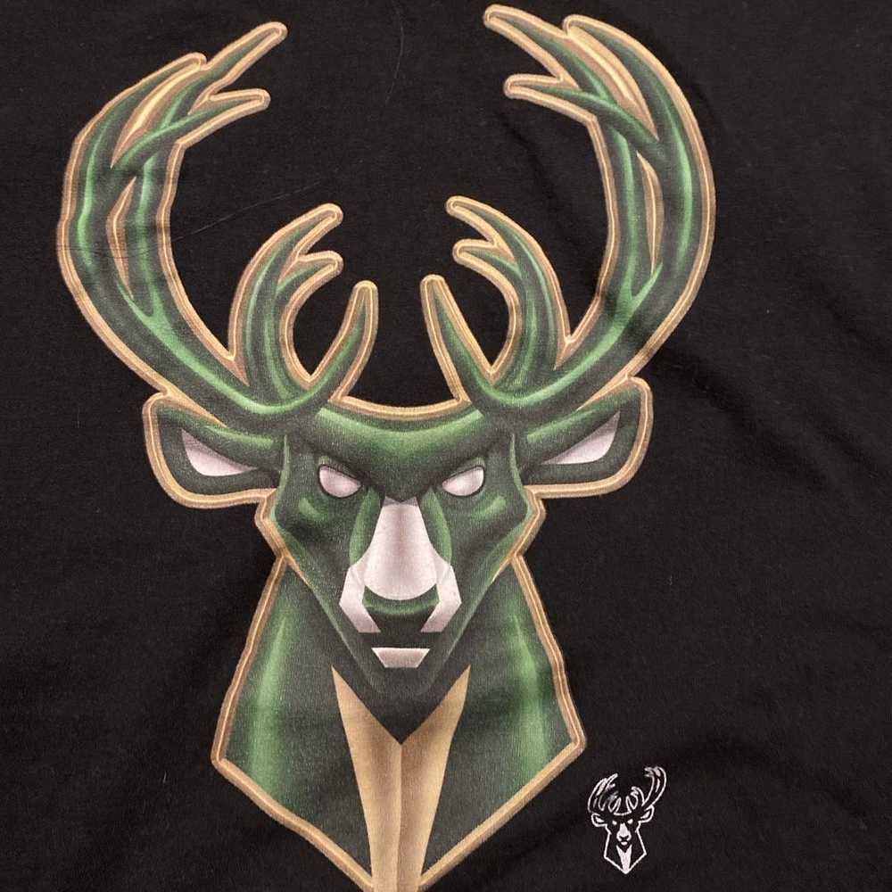 Milwaukee Bucks T-shirt Size XL - image 2