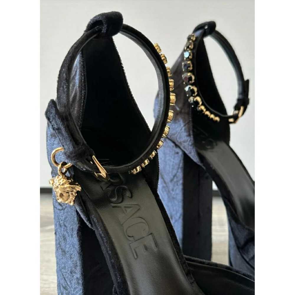 Versace Medusa Aevitas velvet heels - image 6