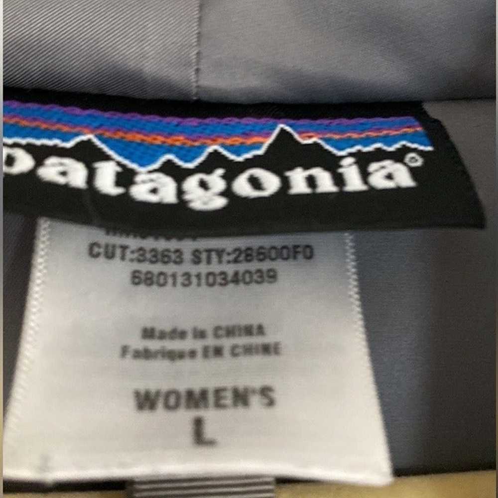 Large Women's Patagonia  Grey Puffer Jacket Coat - image 5