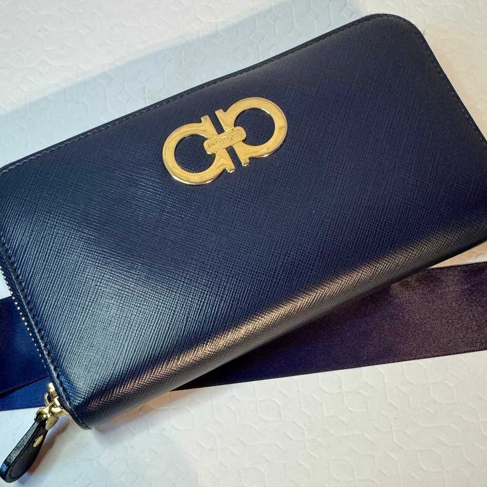 Salvatore Ferragamo wallet Gancio zip wallet in B… - image 2
