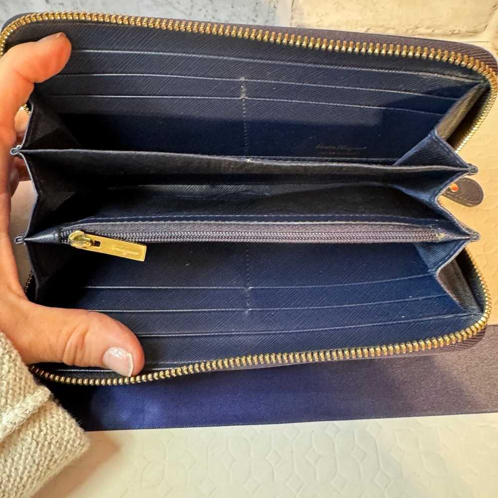 Salvatore Ferragamo wallet Gancio zip wallet in B… - image 6