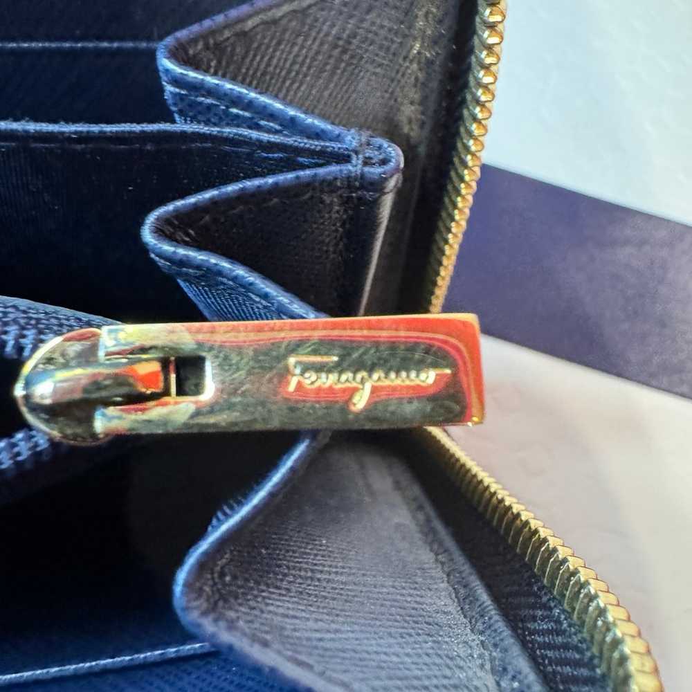 Salvatore Ferragamo wallet Gancio zip wallet in B… - image 8