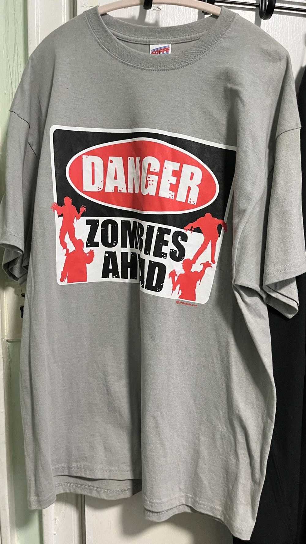 Streetwear × Vintage Graphic T Shirt Zombies Ahead - image 2