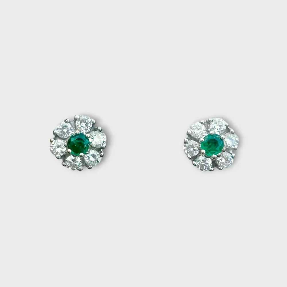 Stunning 18ct Gold Emerald & Diamond cluster earr… - image 3