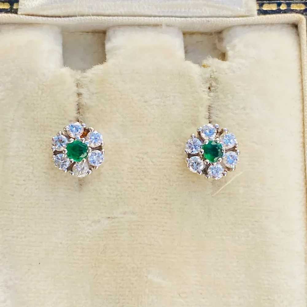 Stunning 18ct Gold Emerald & Diamond cluster earr… - image 7