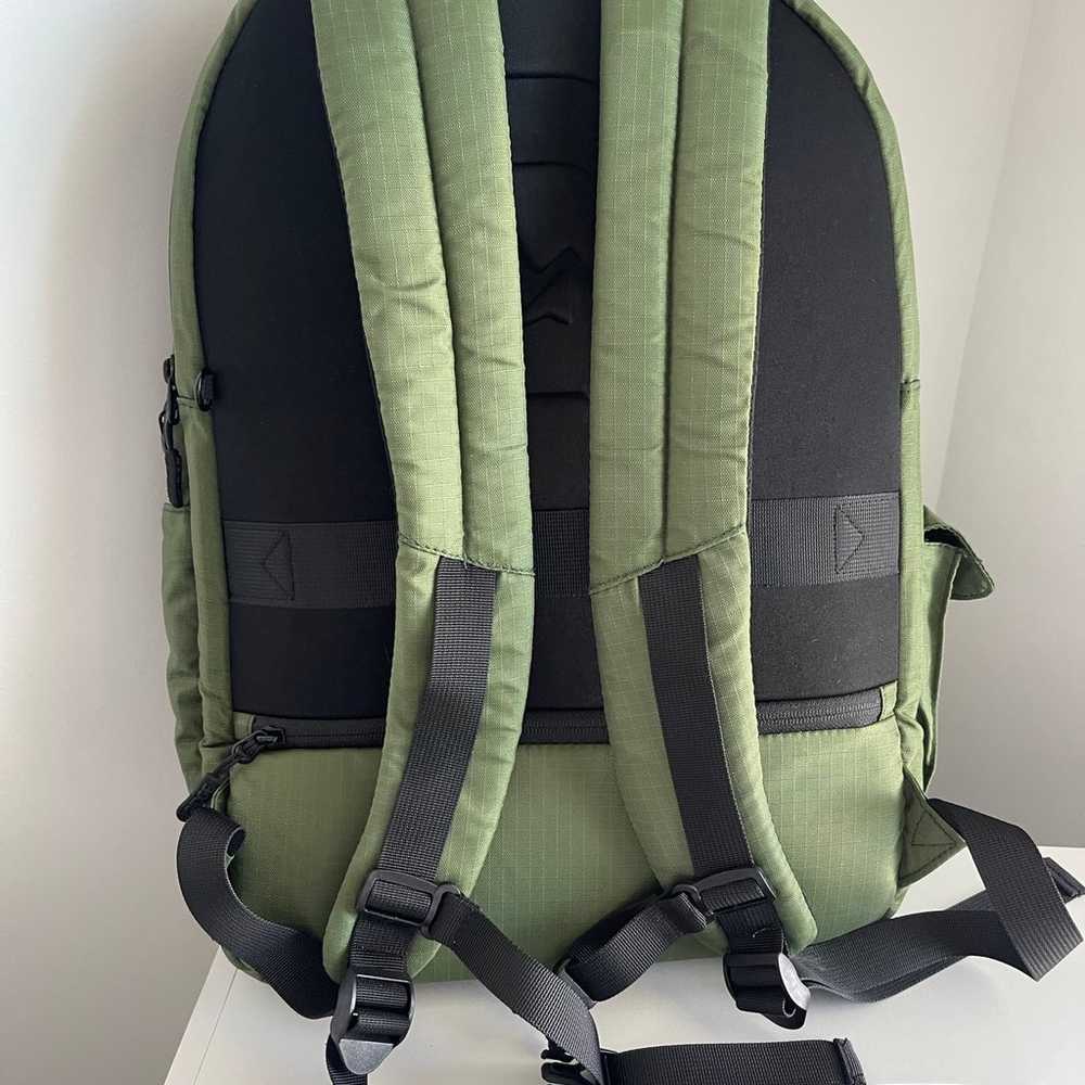 The Ridge Green Commuter Backpack with power bank - image 2