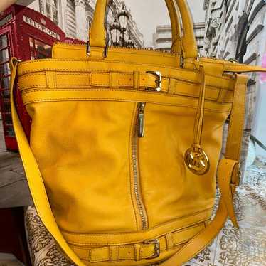 Authentic Michael Kors Yellow Kingsbury bucket bag