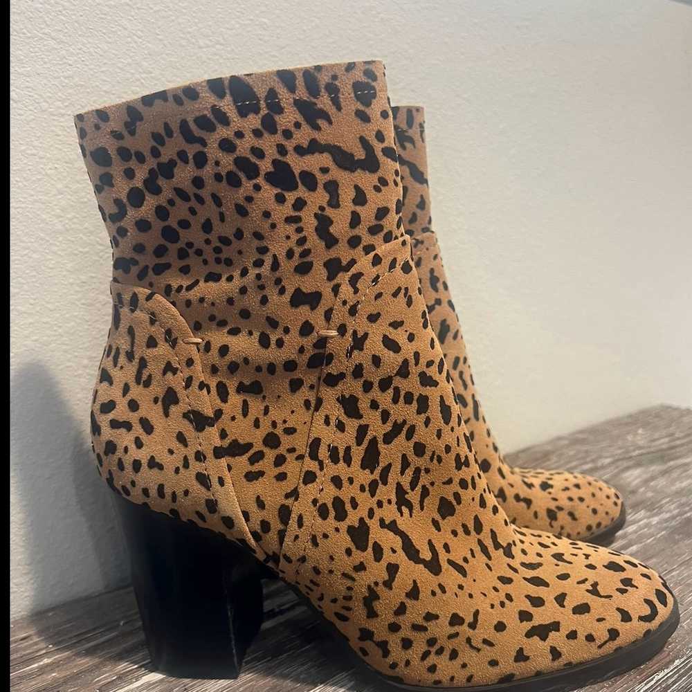 GIBSON LATIMER CHEETAH SUEDE BOOTS Size 8.5 - image 1