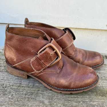 Sofft Boone tobacco brown leather buckle Chukka bo