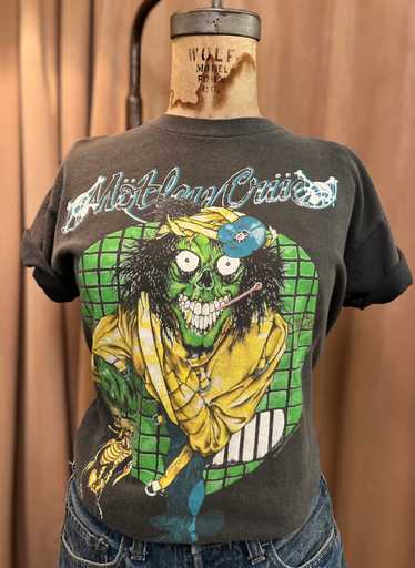 1989 Mötley Crüe Dr. Feelgood Graphic T-shirt