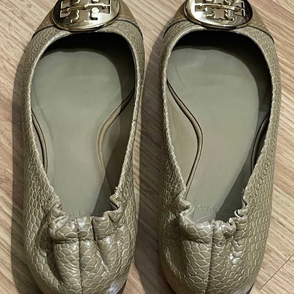Tory Burch Tan Leather Reva flats Shoes size 7M - image 2