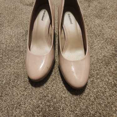 heels size 7. 5
