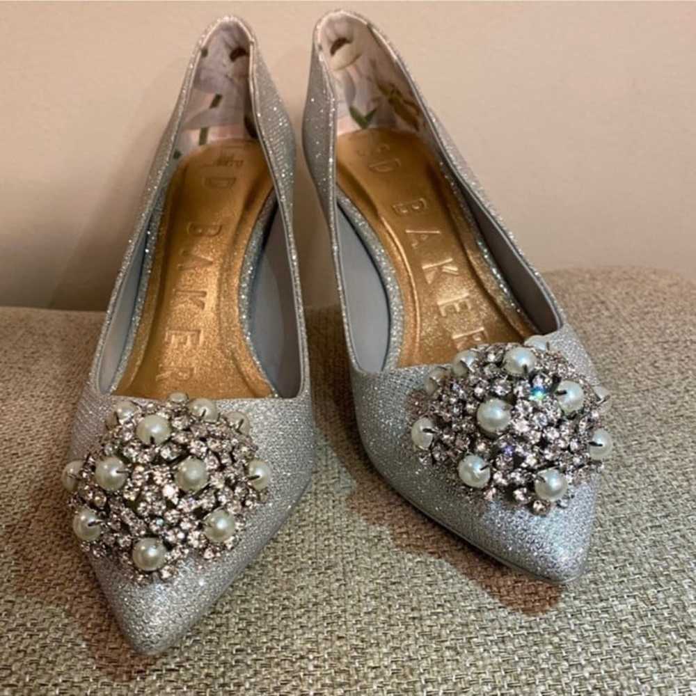 Ted Baker Darlill Metallic Brooch Heel Pump Silve… - image 1