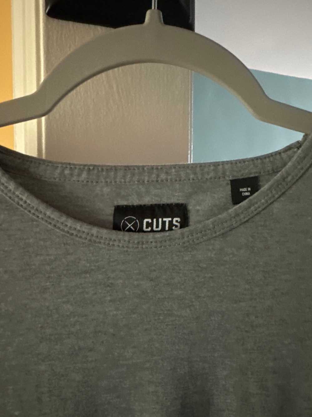 CUTS AO Curve-Hem Tee | Heather Grey Signature-fi… - image 3